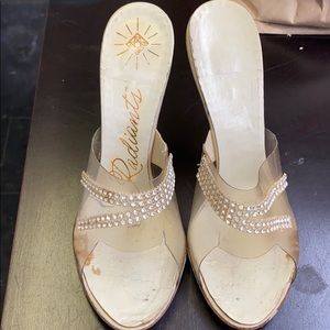 Radiants Vintage Pumps